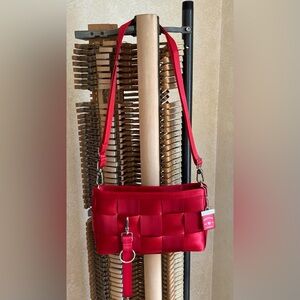 VExC Harvey’s Scarlet Woven Convertible Clutch & Keychain. ❤️